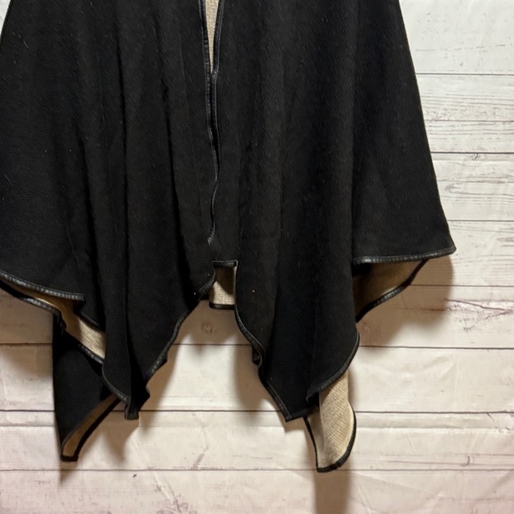 Calvin Klein Poncho - Picture 2 of 6